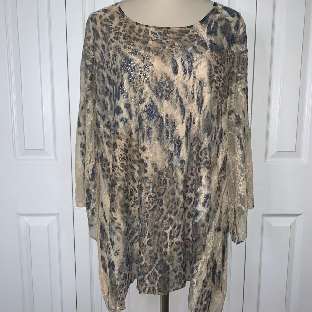 Brittany Black Sz2XL animal print, silver detail&lace back 3/4 sleeve top